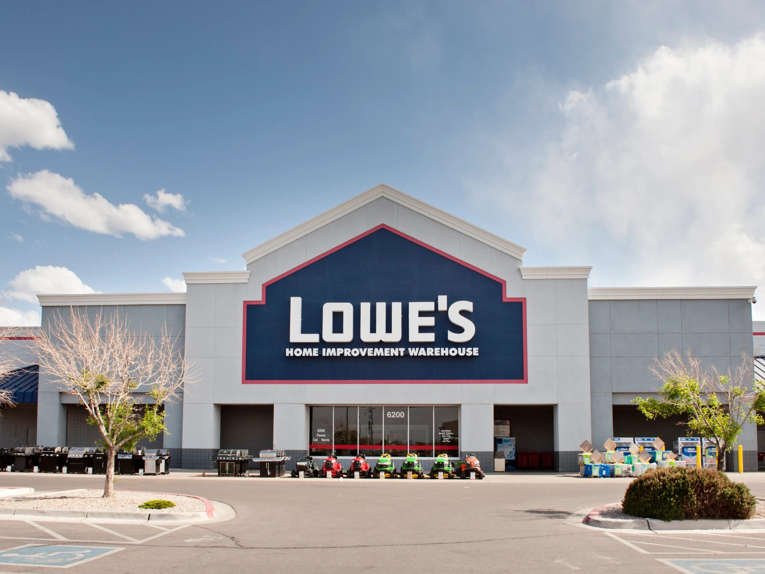 Lowe's Holiday Hours